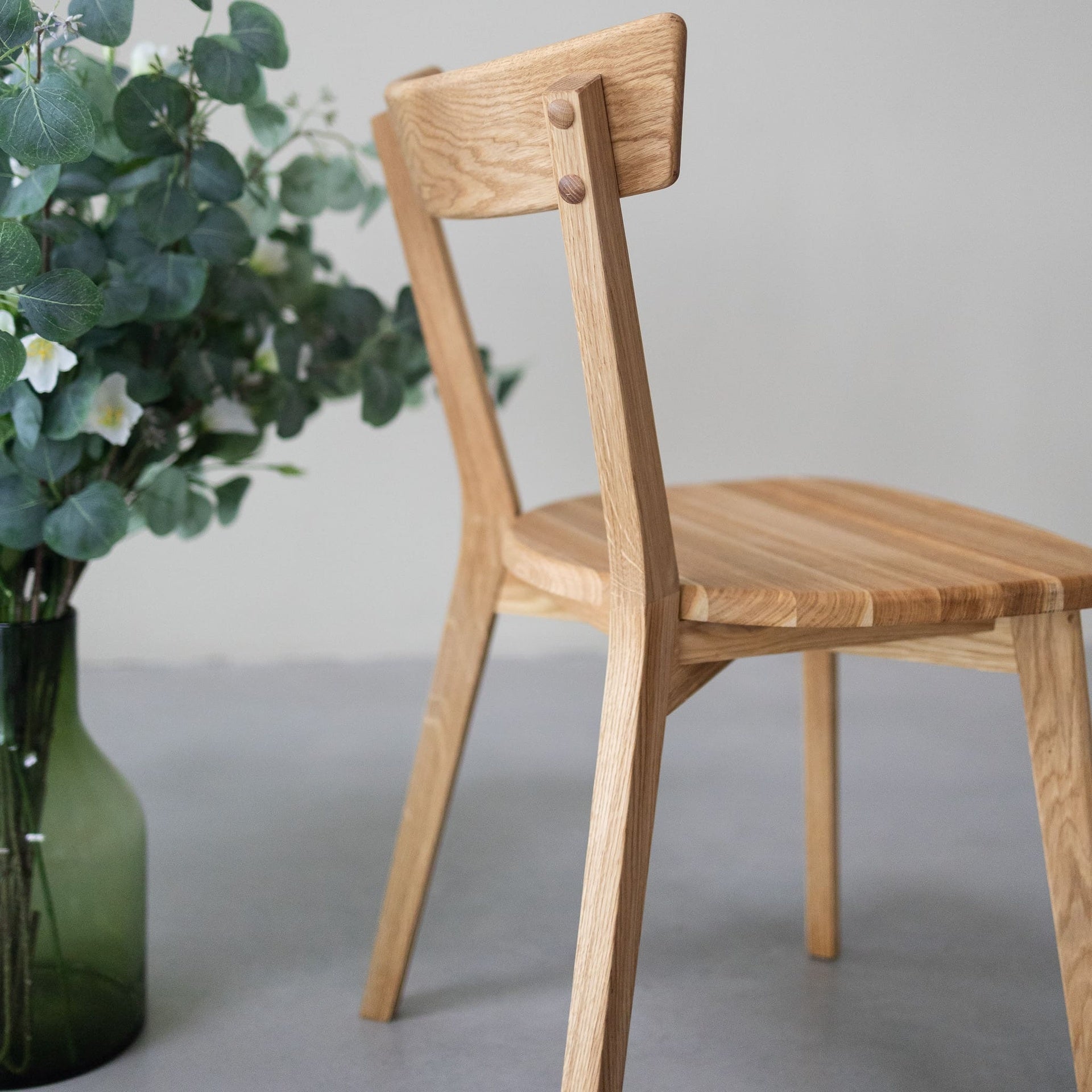 Lot de 2 ou 4 chaises de salle à manger en chêne massif VICTORIA | VESKOR
