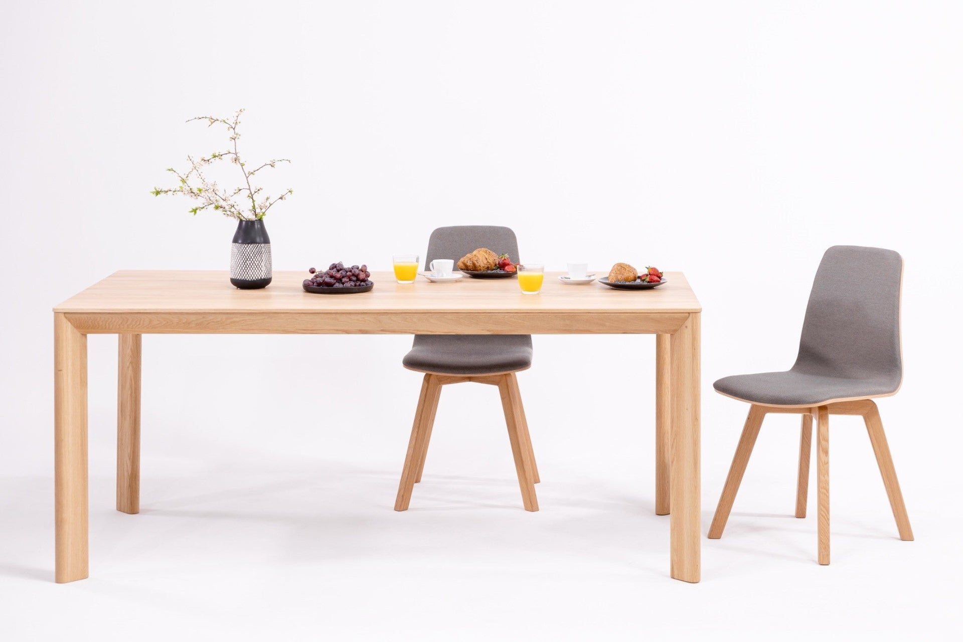 Table de salle à manger fixe en bois massif DITA | KARPIS